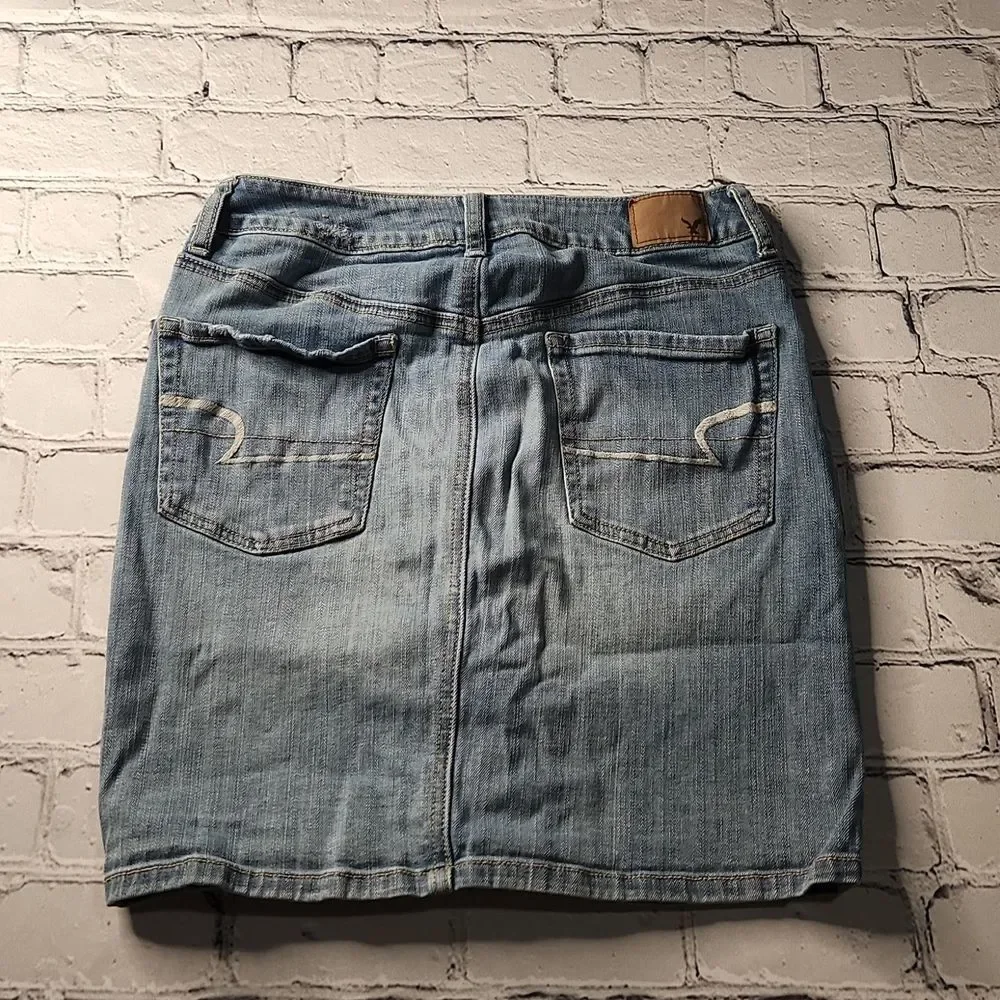 American‎ Eagle Outfitters buttoned jean skirt 6